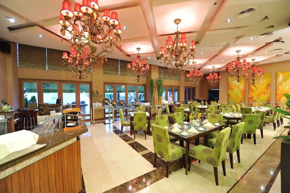 The Avenue Plaza Hotel Naga  Exteriör bild