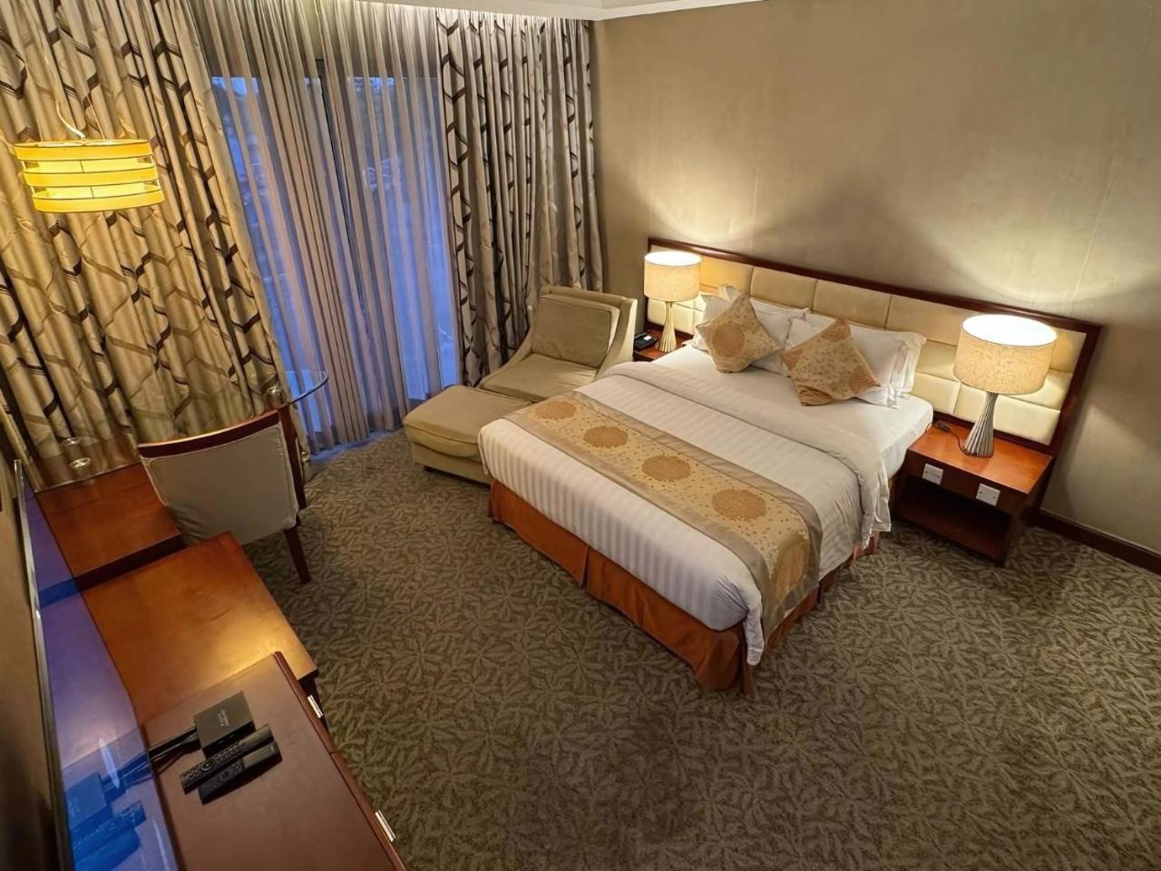 The Avenue Plaza Hotel Naga  Exteriör bild