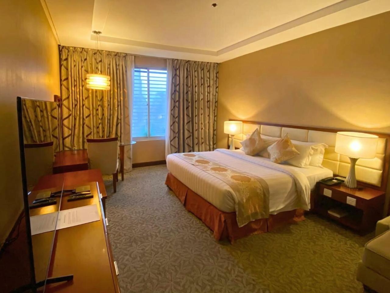 The Avenue Plaza Hotel Naga  Exteriör bild