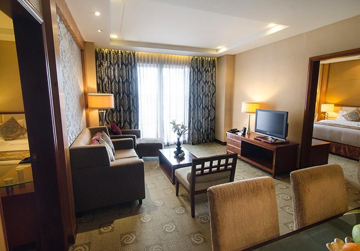The Avenue Plaza Hotel Naga  Exteriör bild