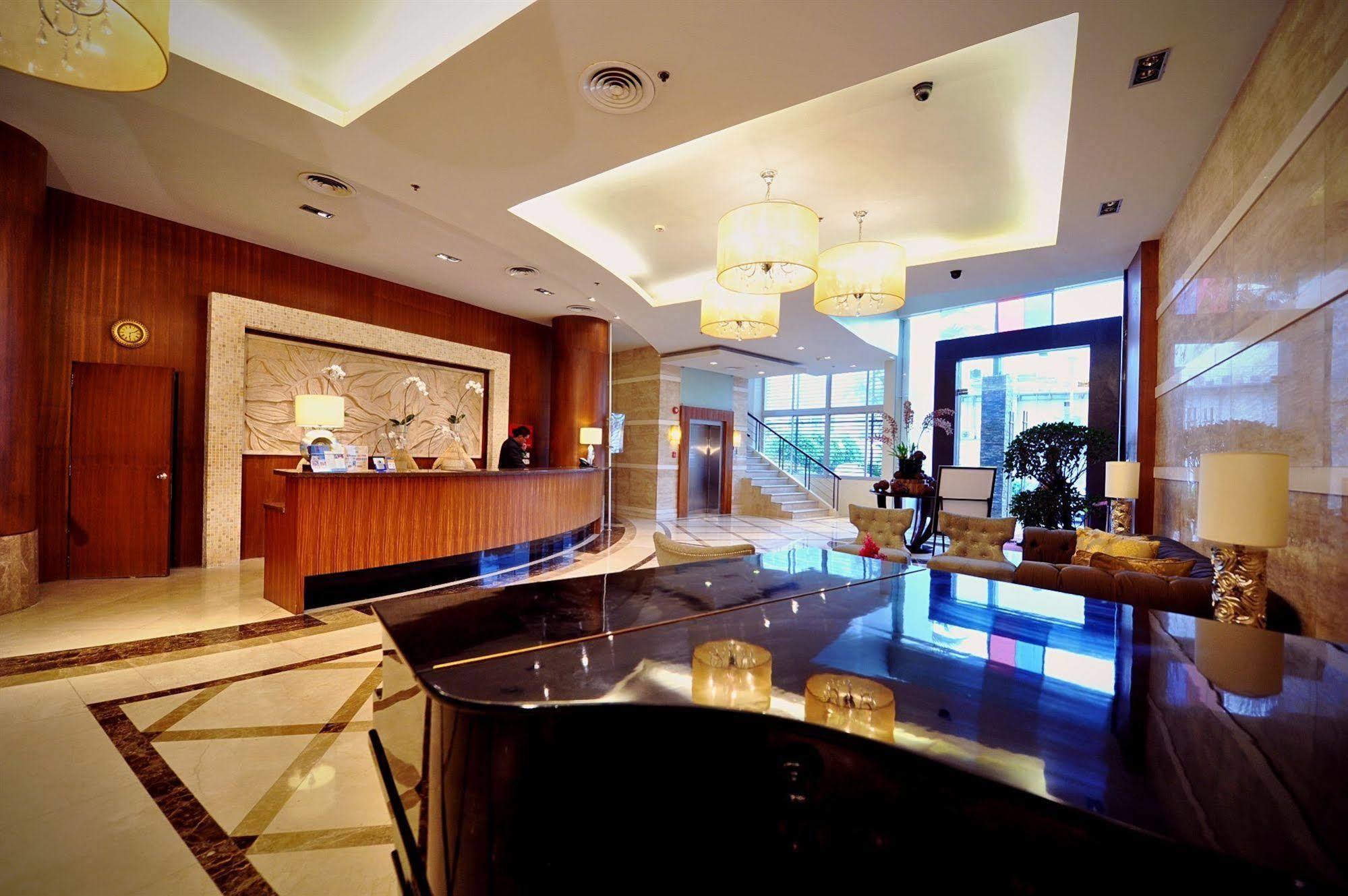 The Avenue Plaza Hotel Naga  Exteriör bild