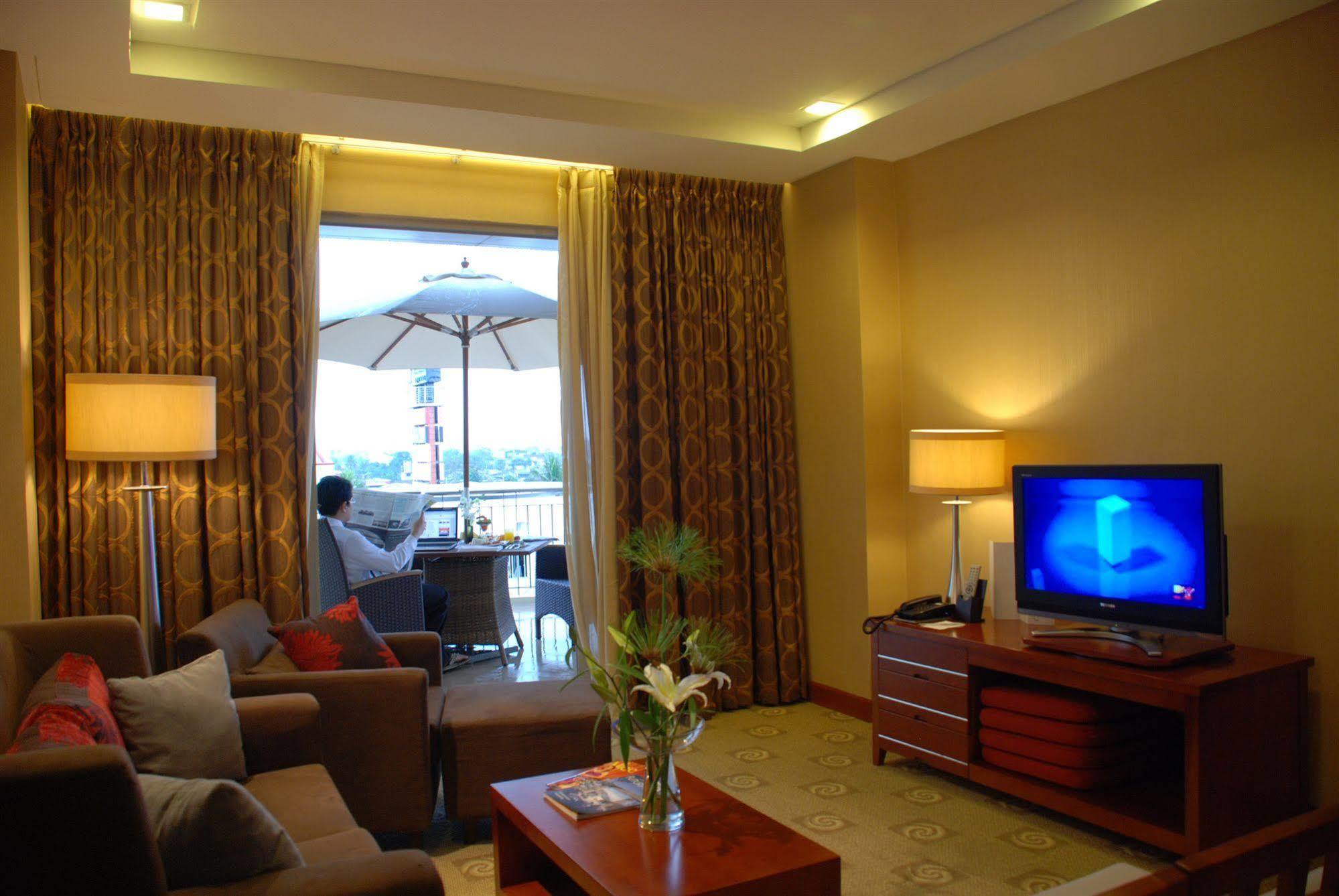 The Avenue Plaza Hotel Naga  Exteriör bild